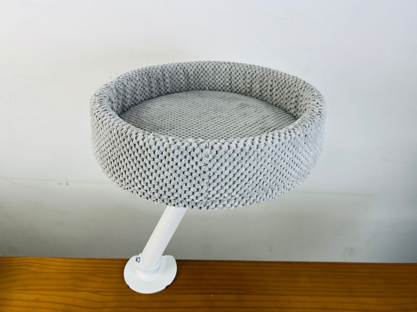 Floating cat bed on the tabletop - cat climbing frame