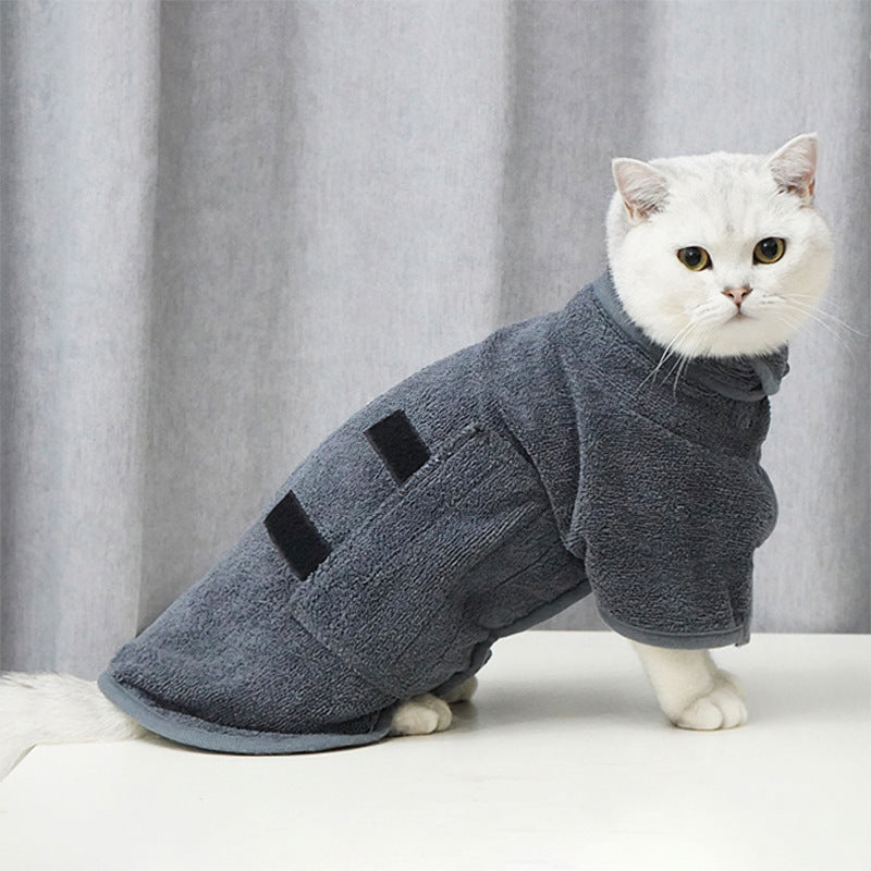 Pet bathrobe that completely covers the body