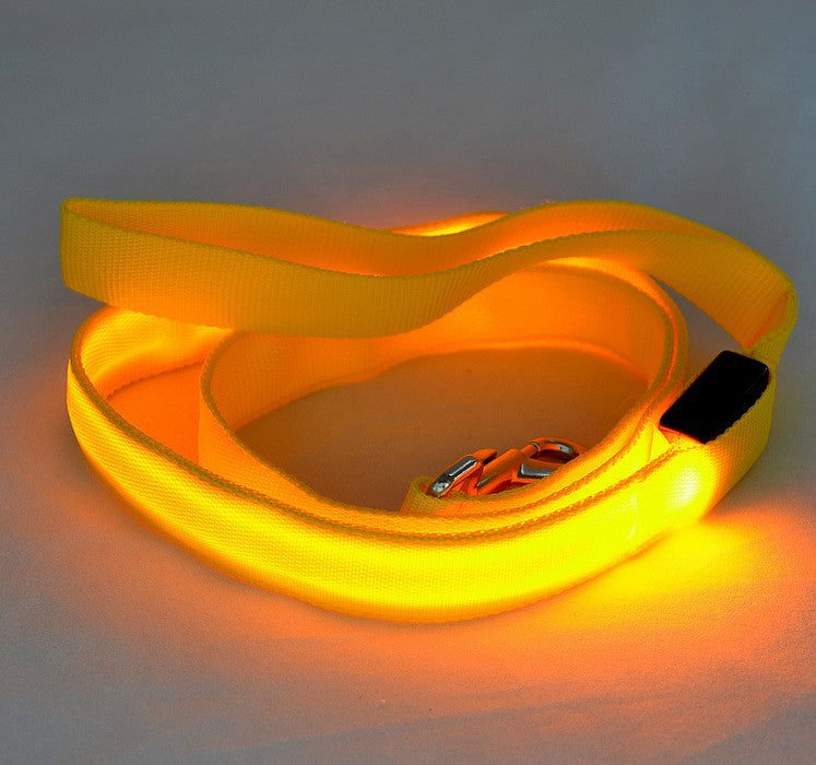 Light-emitting traction rope