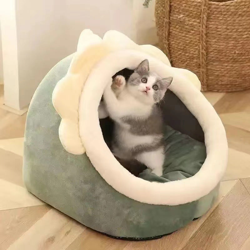 Closed cat bed