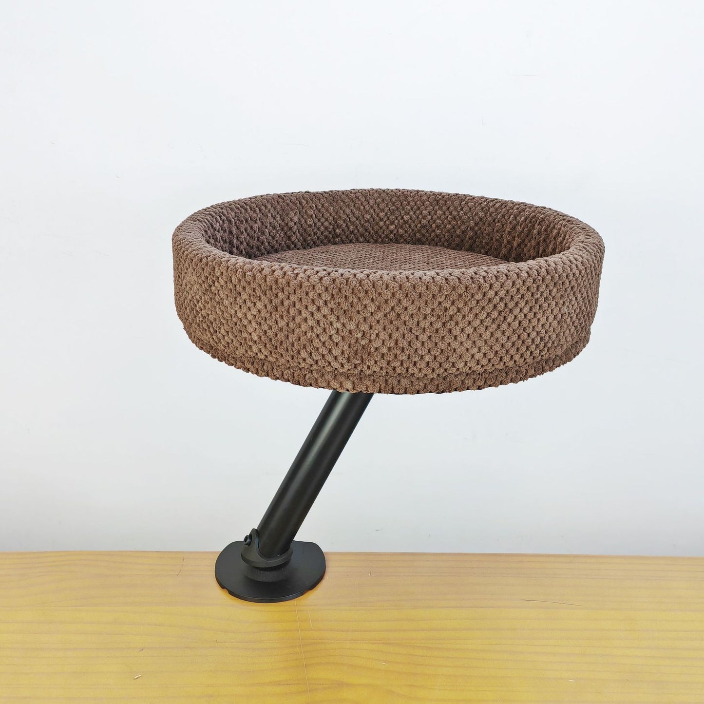 Floating cat bed on the tabletop - cat climbing frame