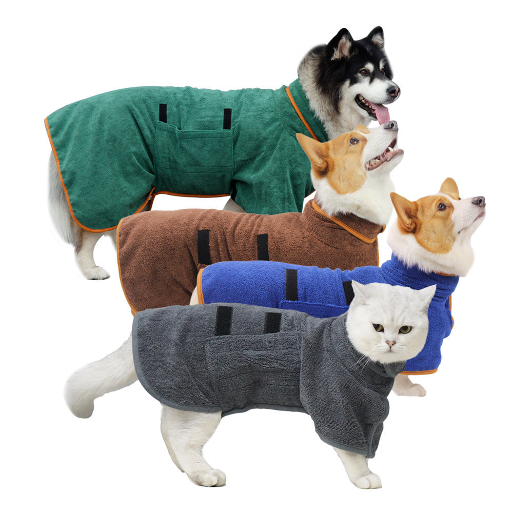 Pet bathrobe that completely covers the body